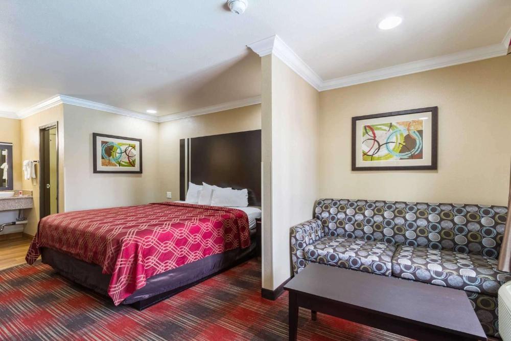 King Suite with Sofa Bed - Non-Smoking interior